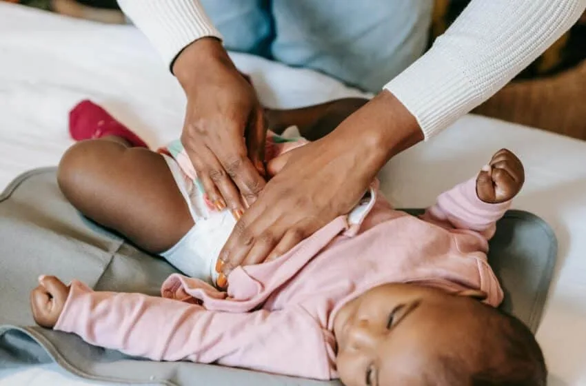  Massagens para aliviar cólica de bebê