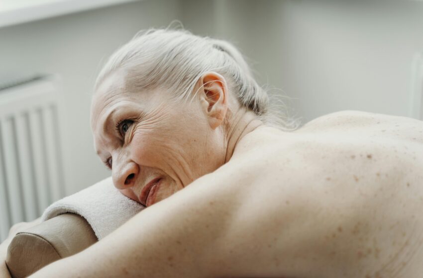  Massagem em idosos: benefícios e cuidados